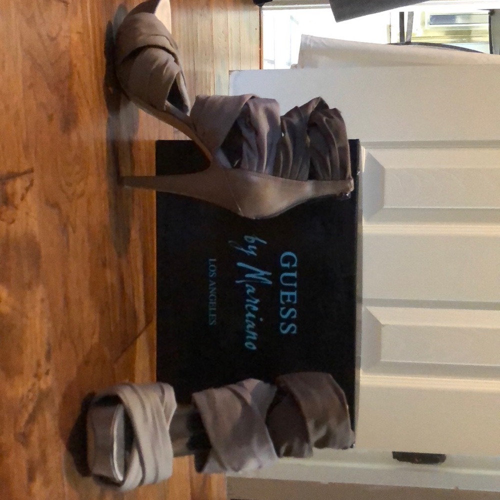 GUESS By Marciano - Picture 4 of 5